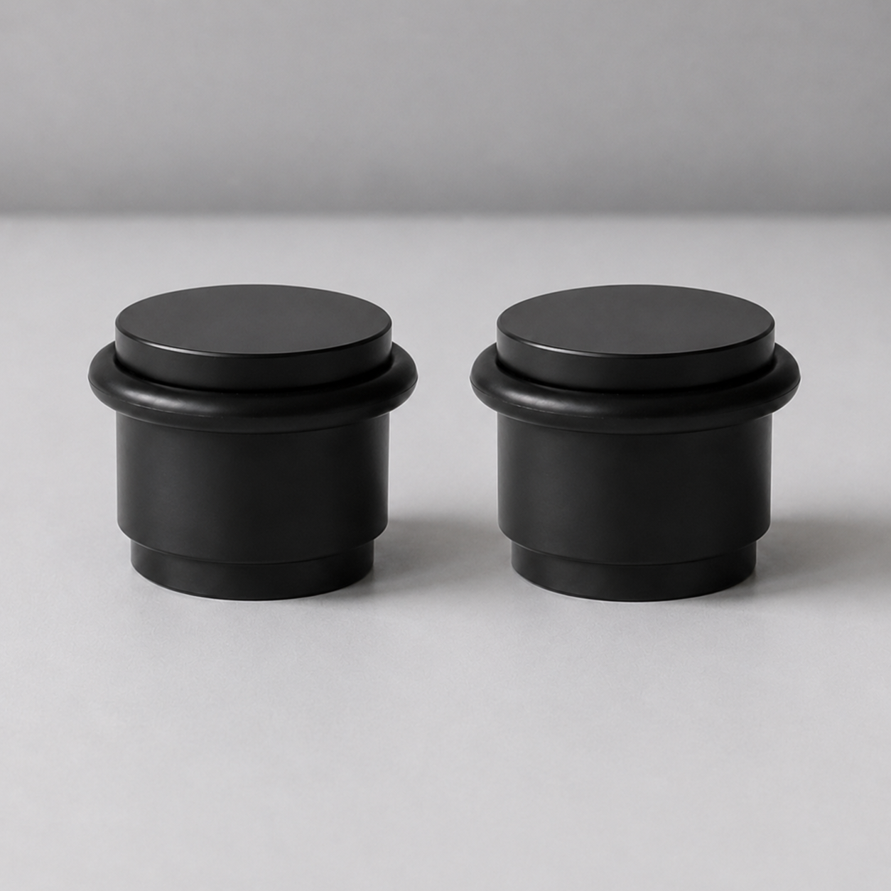 NOX Round – Türstopper aus Massivmessing