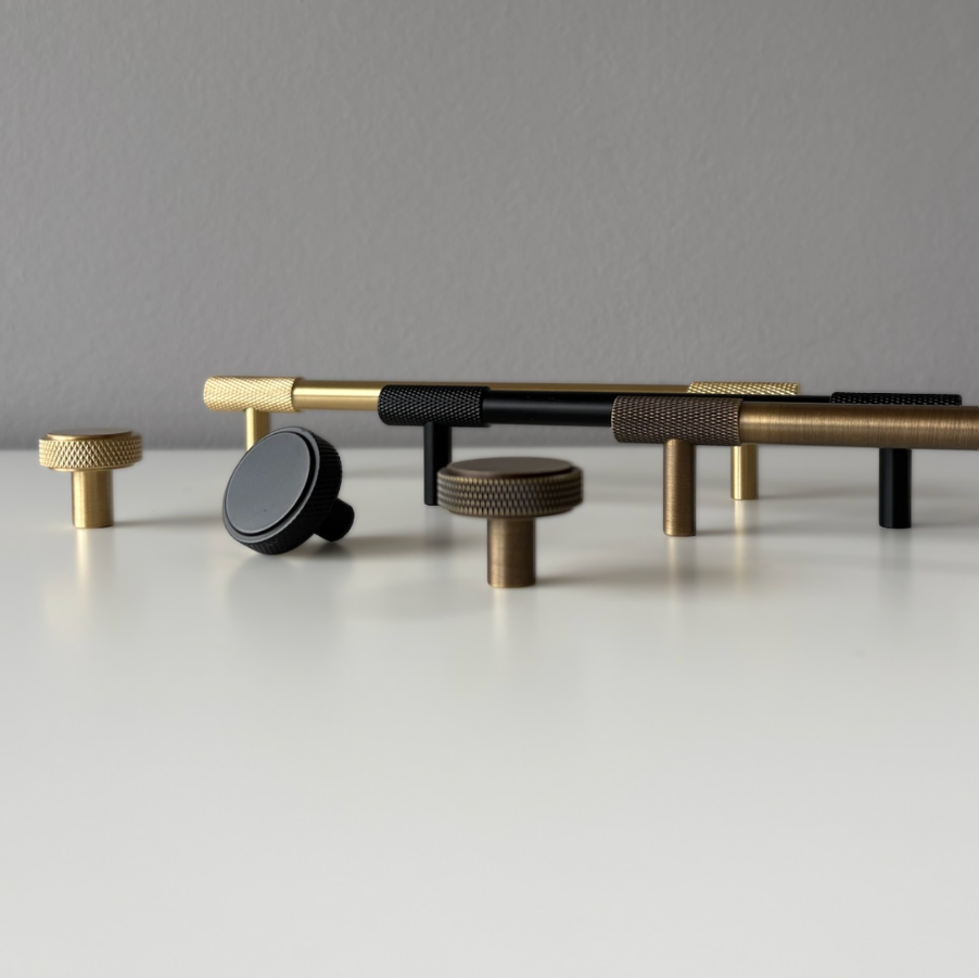 Serie Onyx – Möbelknäufe, T-Griffe & Griffleisten