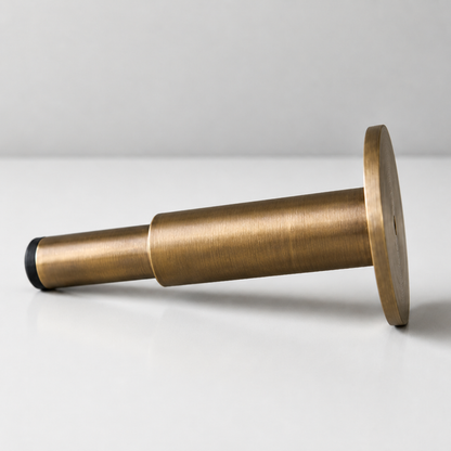Nox Pillar – Türstopper aus Massivmessing
