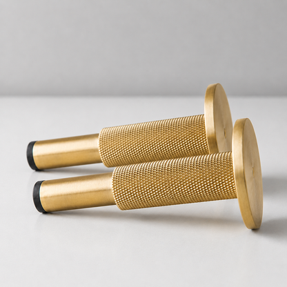 Nox Pillar – Türstopper aus Massivmessing